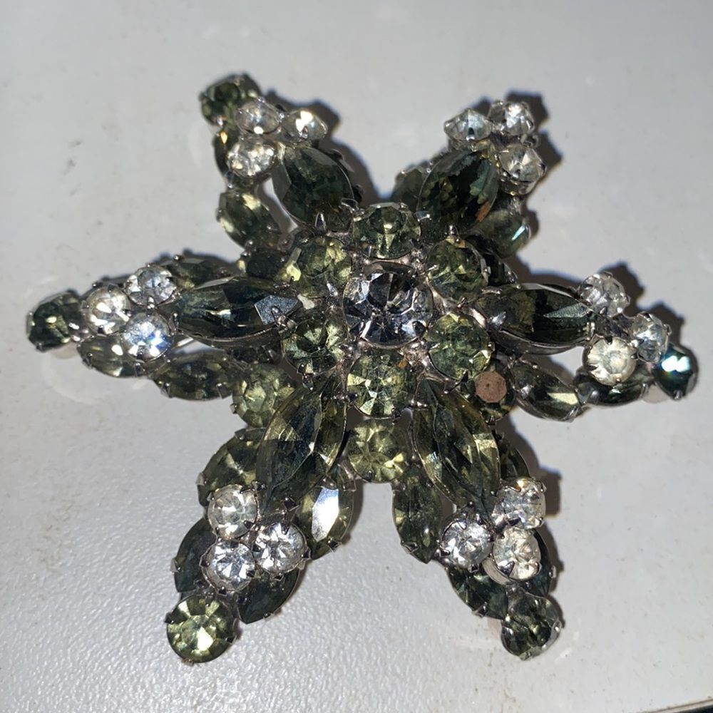Vintage 3D Floral/Snowflake Rhinestone Brooch